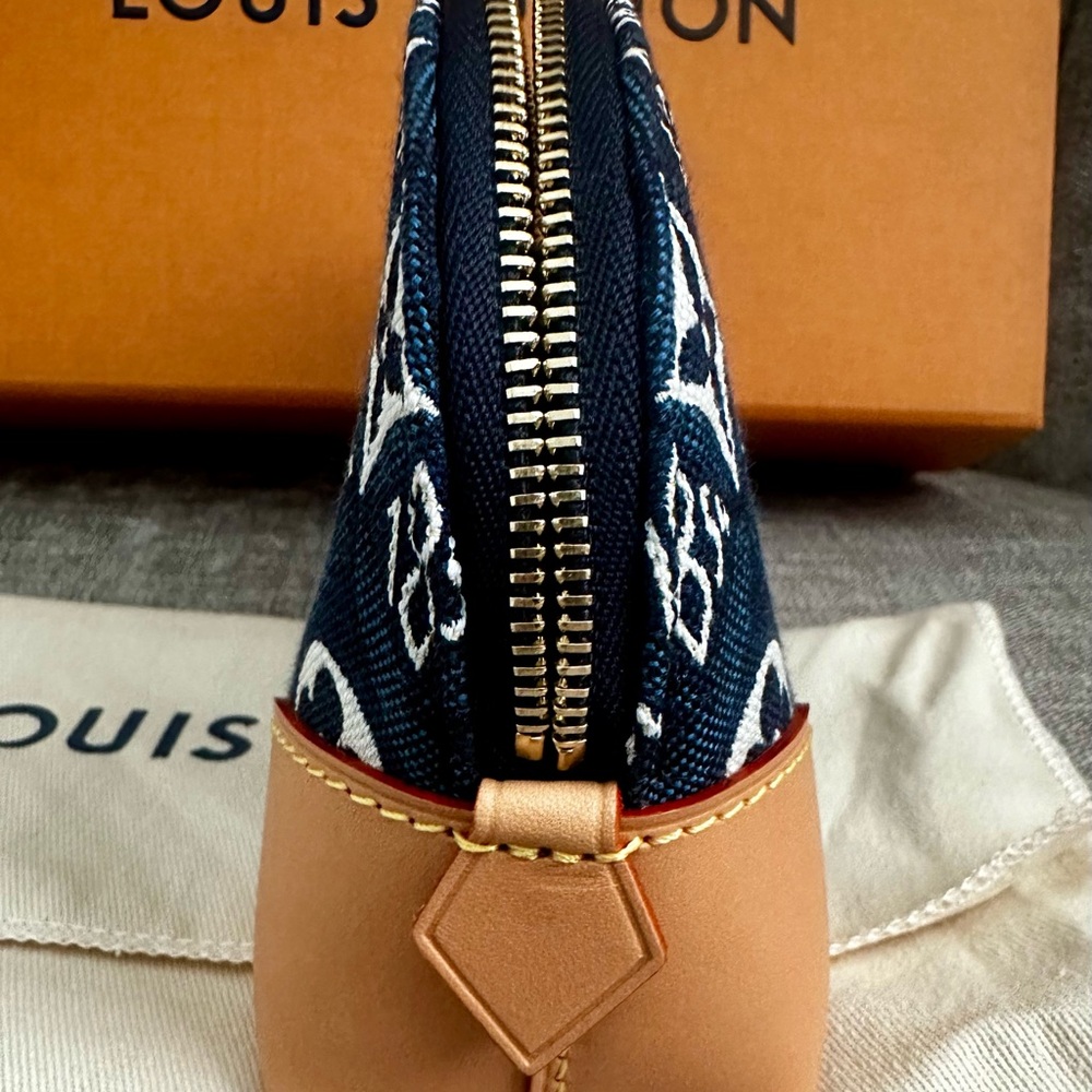 NWT AUTHENTIC LOUIS
VUITTON Pochette Cosmetique 1854 Bleu - Limited Edition - Picture 4 of 12